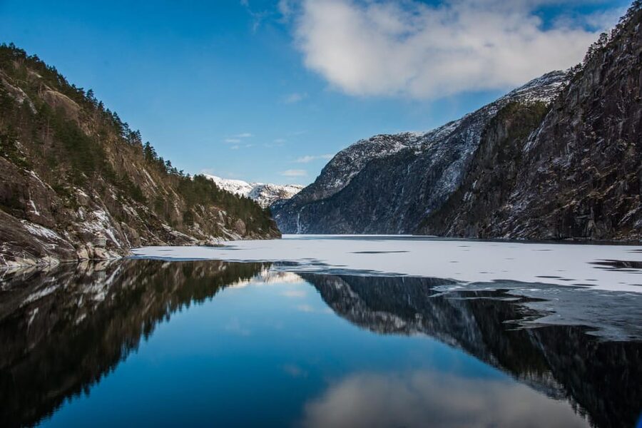 From Bergen: The Original Fjord Cruise to Mostraumen - Winter ice and the route change