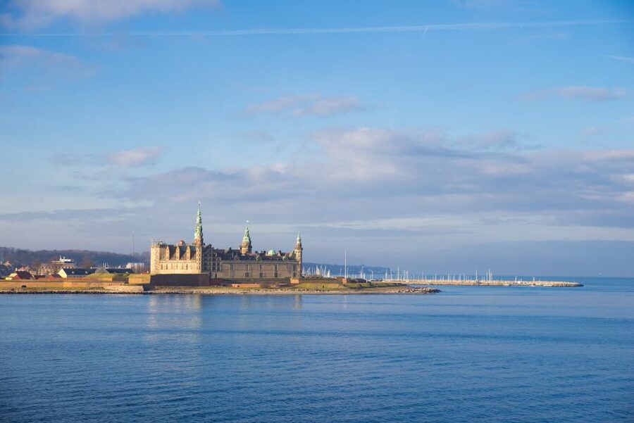 From Copenhagen: 4-hour Private Hamlet Castle Tour - From Copenhagen to Helsingør by train