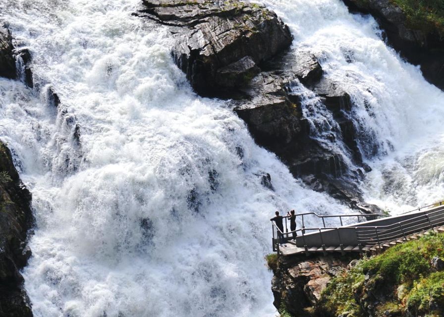 From Eidfjord: Vøringfossen Waterfall Nature Tour with Guide - Hardangervidda from the mountain plateau