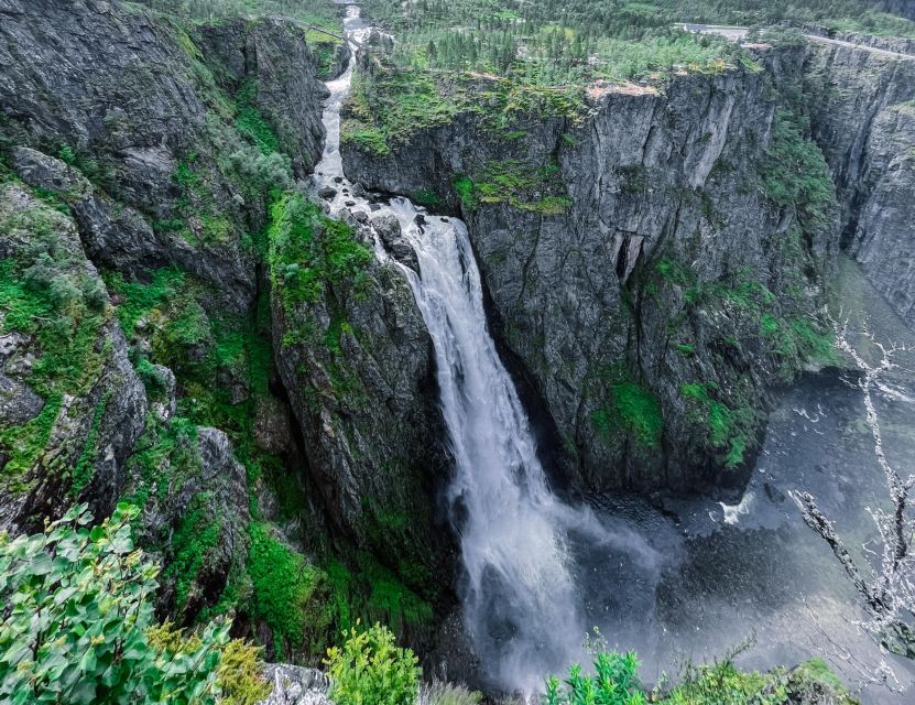 From Eidfjord: Vøringfossen Waterfall Nature Tour with Guide - Crossing the gorge near Vøringfossen