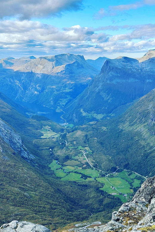 From Geiranger: Dalsnibba & Eagle Road Private Tour & Picnic - What to bring for a better day