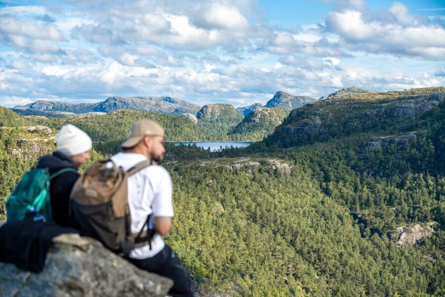 From Stavanger: Pulpit Rock Guided Hike with Pickup - Reaching the 604-meter cliff above Lysefjorden