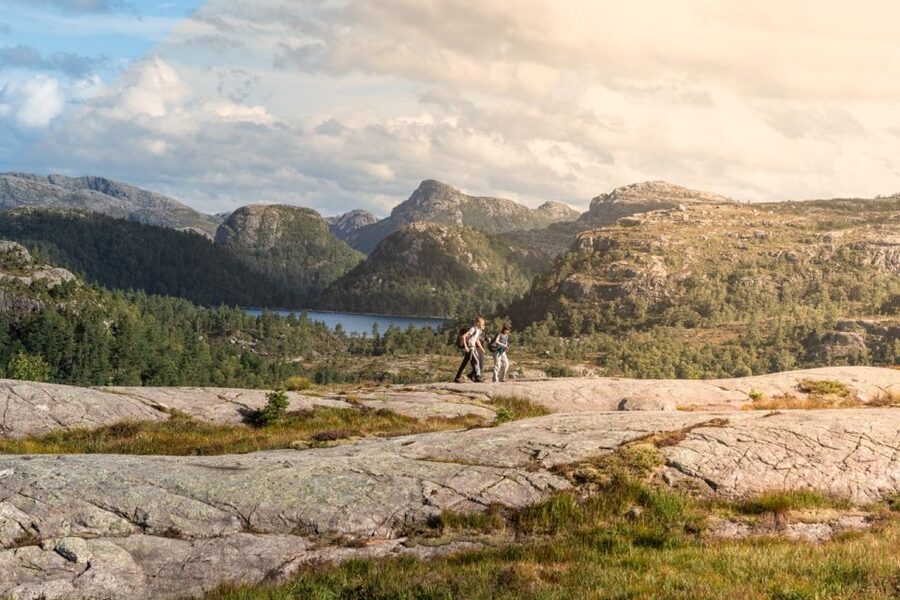 From Stavanger: Pulpit Rock Guided Hike with Pickup - How the guides shape the day