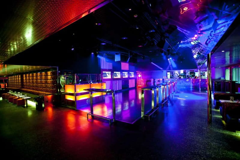 From Stockholm: 3-Day Return Cruise to Tallinn & Breakfast - Choosing dinner, drinks, and evening entertainment