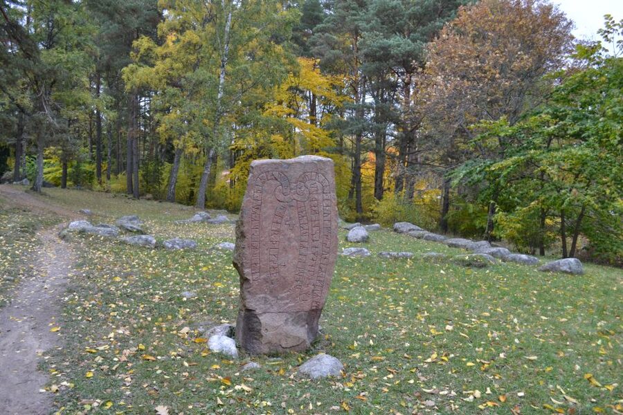From Stockholm: Uppsala and Sigtuna Viking Sites Tour - Jarlabanke Bridge and Arkils Tingstad