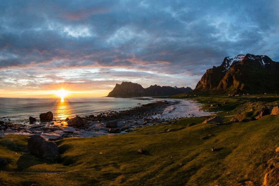 From Svolvær: Midnight sun tour with a photographer - Key points at a glance