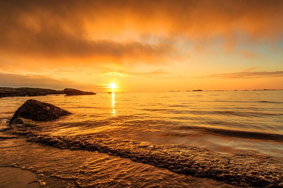 From Svolvær: Midnight sun tour with a photographer - How the photographer’s help changes the experience