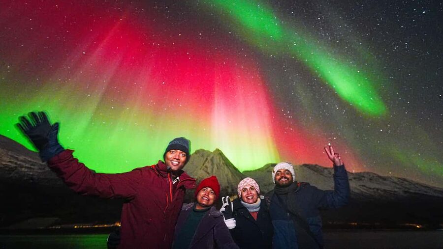 From Tromsø: Aurora Borealis Tour - How the six-hour Aurora hunt usually works