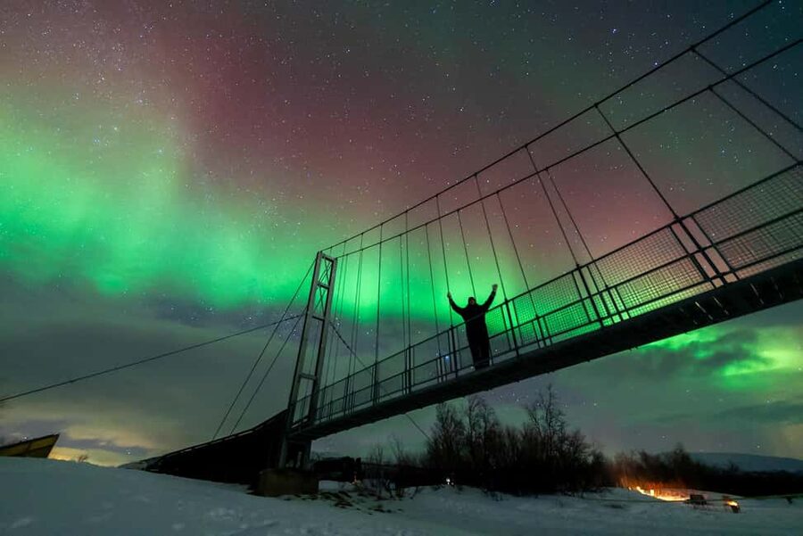 From Tromsø: Aurora Minibus Chase with Portrait and Hot Meal - Starting at Ami Hotel at 17:45