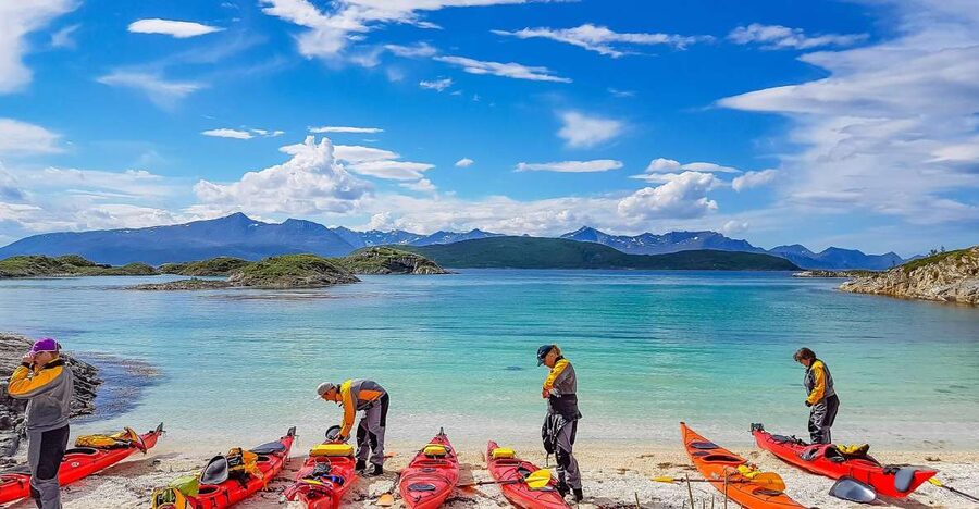 From Tromsø: Kayak trip with lunch and sauna at Sommarøy - Why Sommarøy makes a fine kayaking day