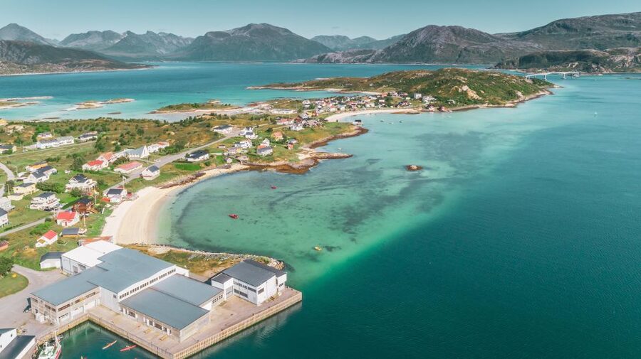 From Tromsø: Kayak trip with lunch and sauna at Sommarøy - The 7:10 pm ride back to Tromsø