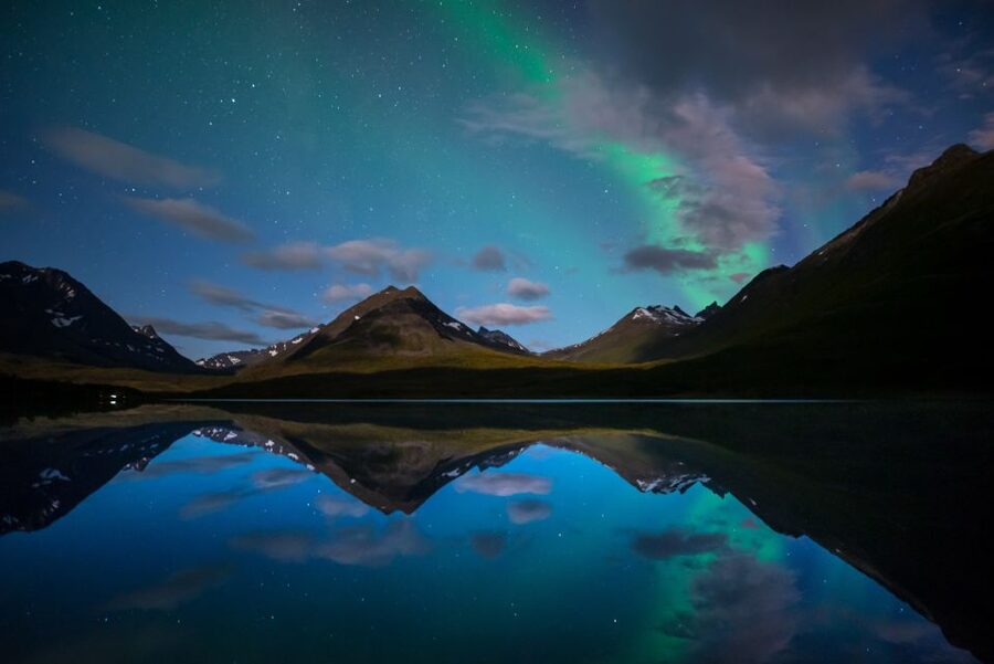 From Tromsø: Northern Lights Tour - Learning the science while you wait