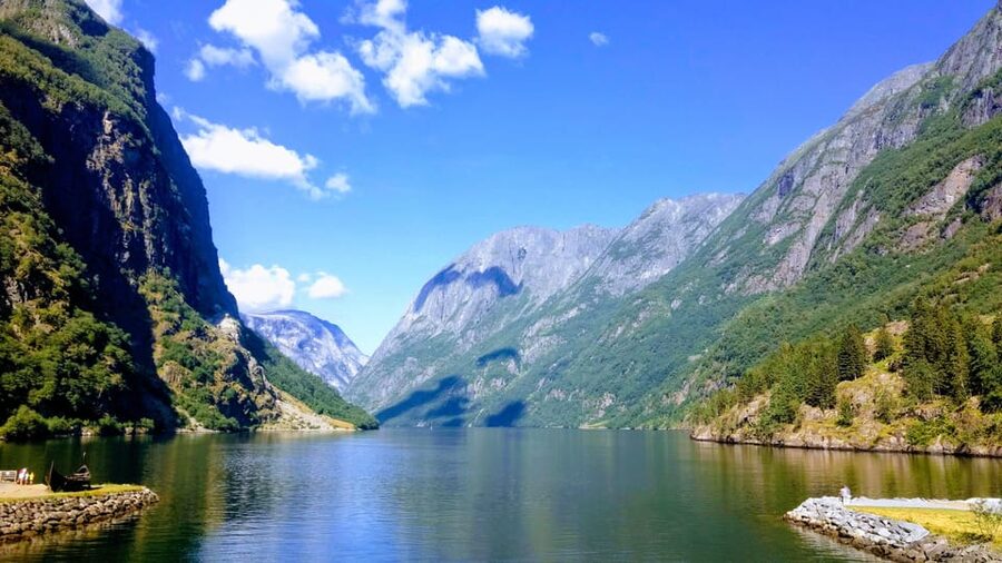Full day private tour to Flåm - From Bergen to Tvindefossen: the day starts on the road