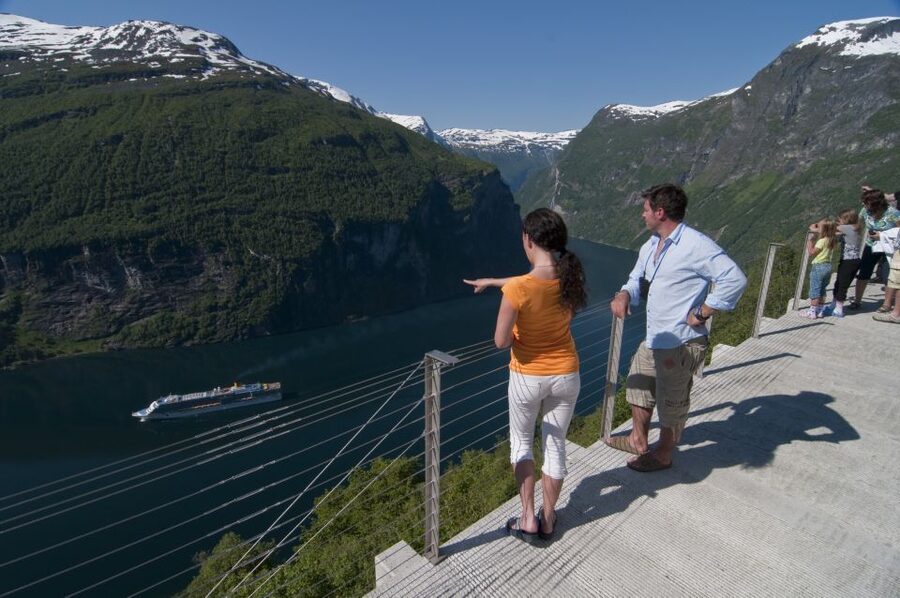 Geiranger: Bus Tour with Multilingual Audio Guide - Meeting the bus between the pier and the public stop