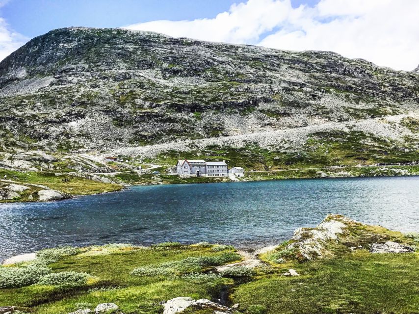 Geiranger: Dalsnibba, Flydalsjuvet, Eagle Bend & Fjords Tour - Flydalsjuvet gives you the first classic view
