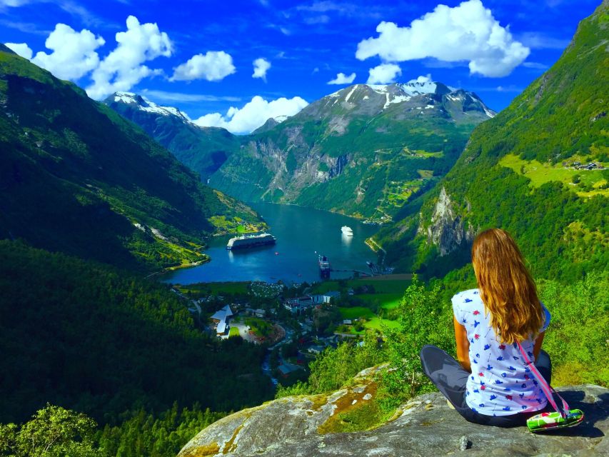 Geiranger: Dalsnibba, Flydalsjuvet, Eagle Bend & Fjords Tour - Weather is part of the bargain