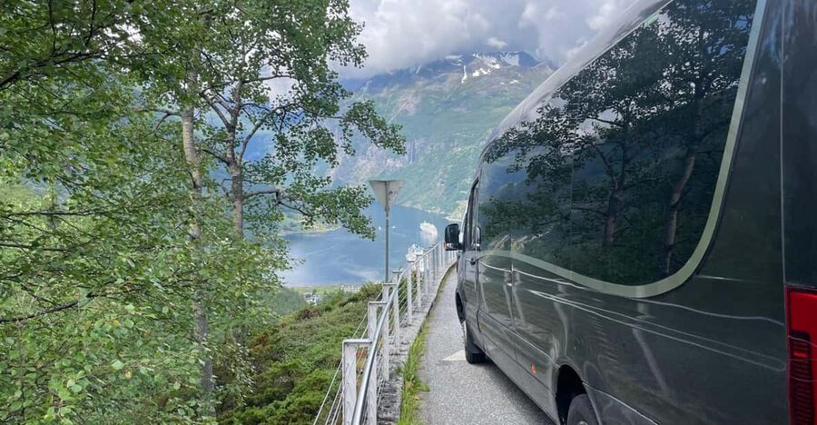 Geiranger Dalsnibba: mini bus tour - Why the small bus matters