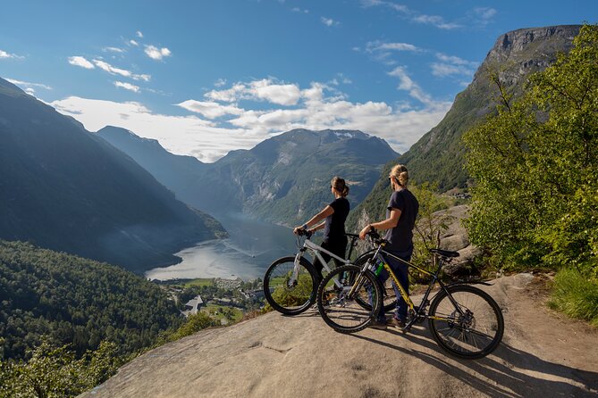 Geiranger: Excursions.no Geiranger Highlights - Eagle Bend and the Seven Sisters view