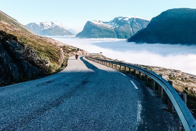 Geiranger: Excursions.no Mount Dalsnibba & Eagle's Bend - Eagle Bend follows the famous Eagle Road