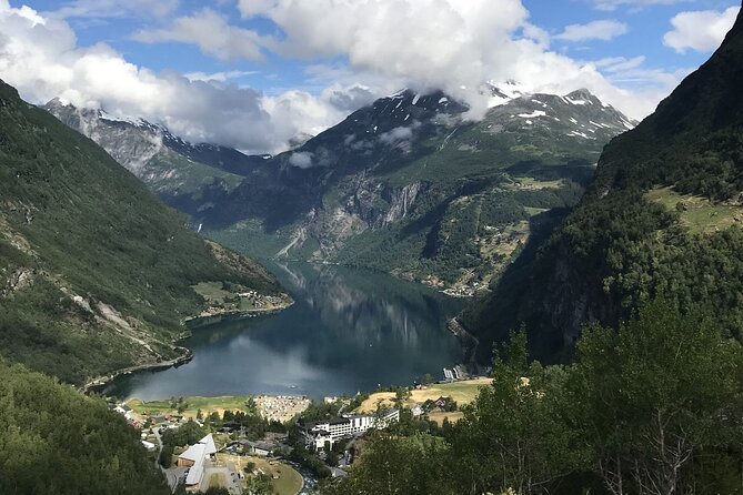 Geiranger: Excursions.no Mount Dalsnibba & Eagle's Bend - Short stops keep the tour efficient, but not leisurely
