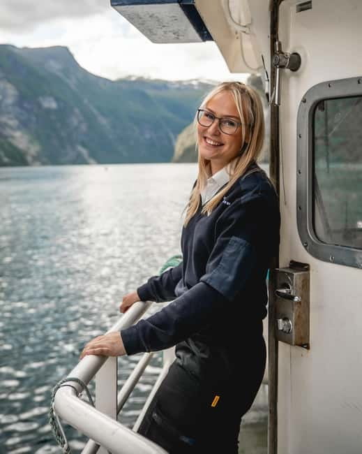 Geiranger: Fjord and Waterfalls Sightseeing Boat Trip - Finding the right place on the boat