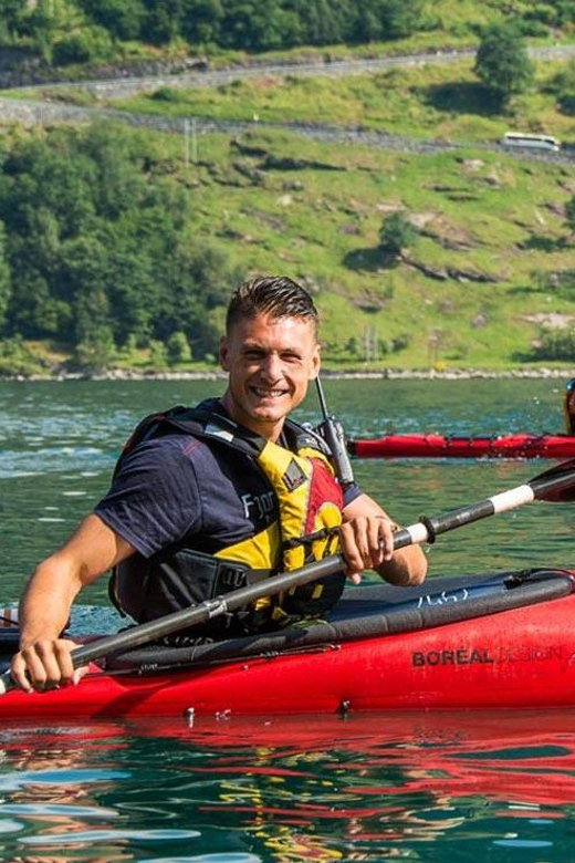 Geiranger: Kayak tour with guide - Who will enjoy this most?