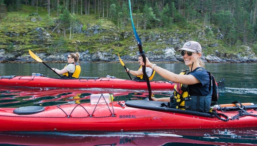 Geiranger: Kayak tour with guide - A circuit toward the Seven Sisters waterfall