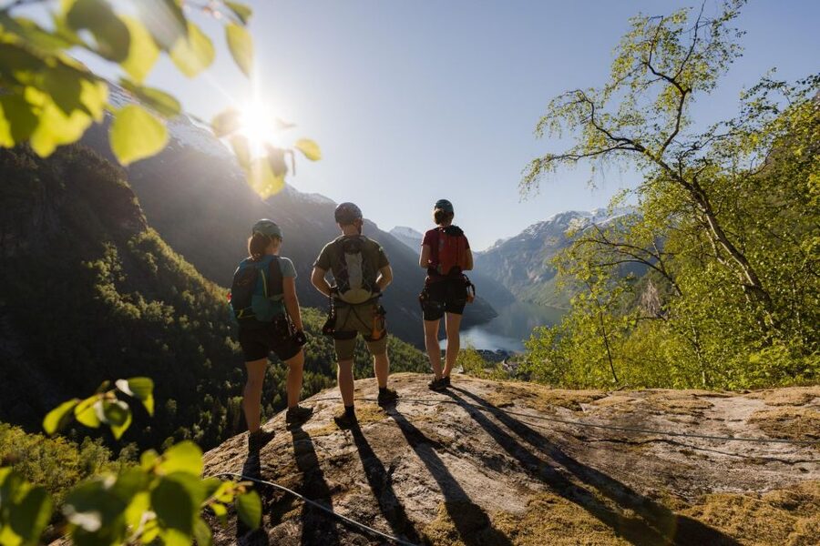 Geiranger: Rappelling tour with epic view - Climbing above Geiranger by rope