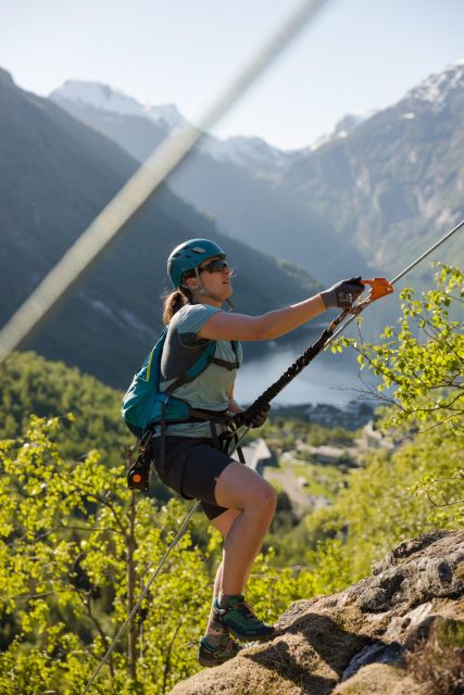 Geiranger: Rappelling tour with epic view - Learning to rappel before the big walls
