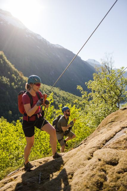 Geiranger: Rappelling tour with epic view - Finishing through the forest and back to town