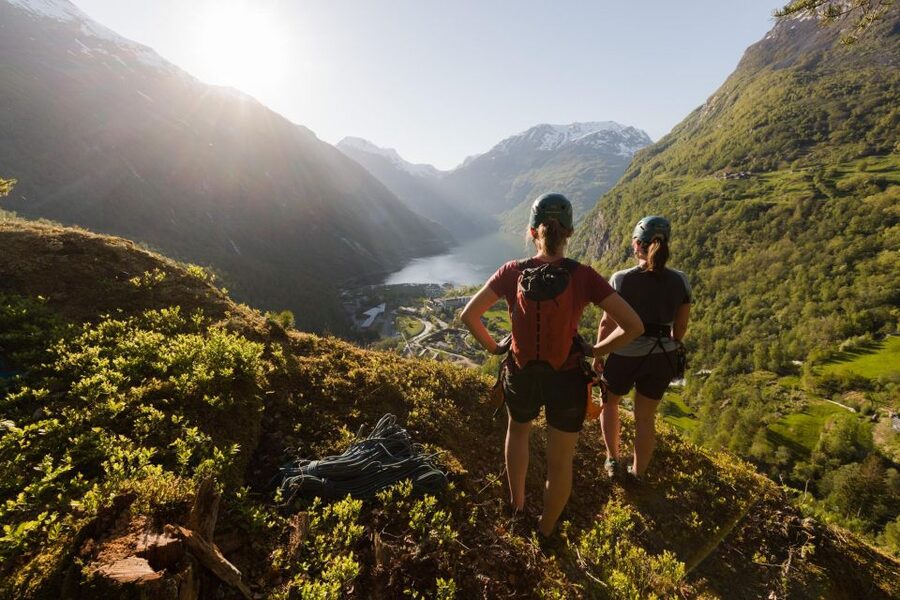 Geiranger: Rappelling tour with epic view - The steep forest approach
