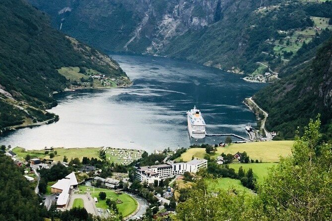 Geiranger Shore Excursion: Mt. Dalsnibba and Eagle Road - Flydalsjuvet gives you the classic first view