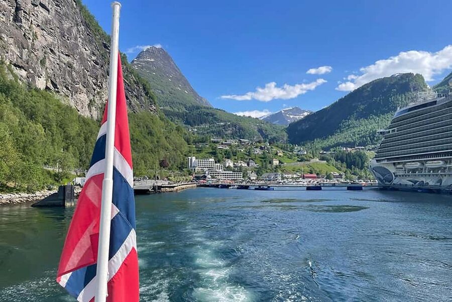 Geiranger to Ålesund Bus Tour (one way) - Kokarsteinen, the Boiling Rock viewpoint