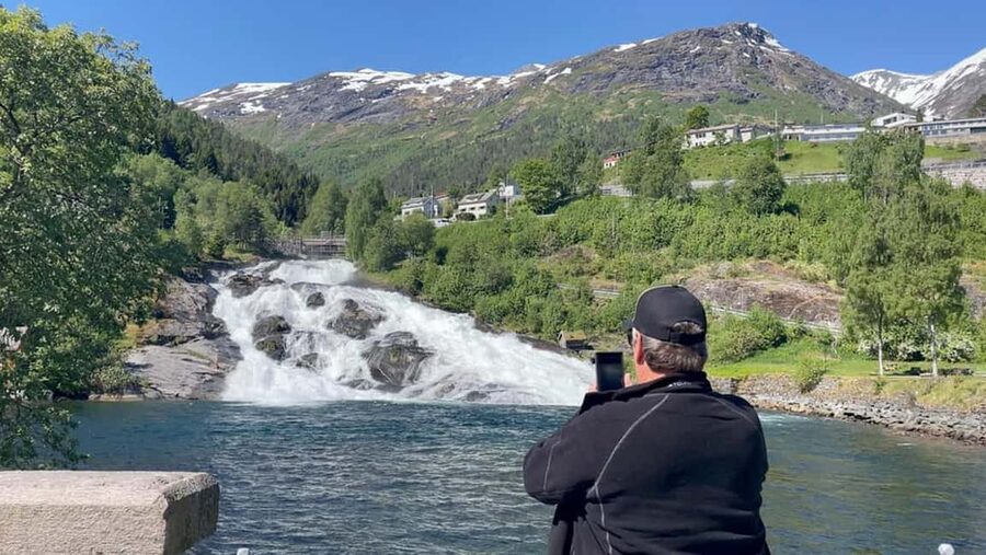 Geiranger to Ålesund Bus Tour (one way) - The fjord cruises and the route through Øye