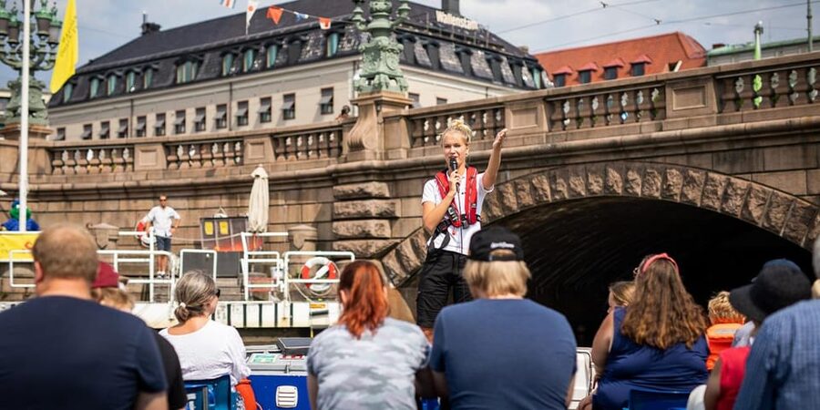 Gothenburg: City Canal Sightseeing Cruise - Why the guide makes a difference