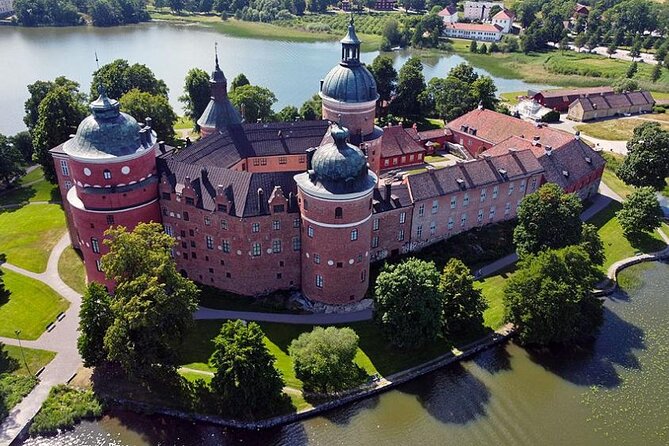 Grand Castle Tour Drottningholm and Gripsholm (private service) - What the guide adds to the experience