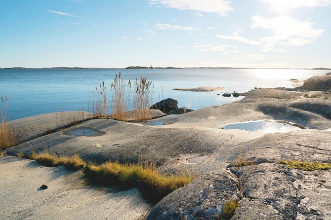 Guided 3-Day Kayak and Wildcamp Tour in Stockholm Archipelago - The small group makes a practical difference
