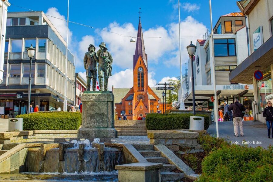 Guided E-Bike Tour in Haugesund: city, vikings, Rising Tides - From the cruise pier to Haugesund’s streets