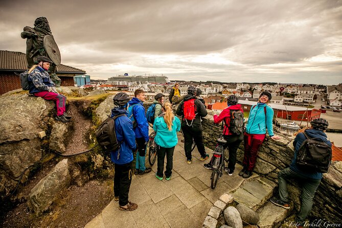 Guided EL-Bike tour in the city of Haugesund and Coastal path - How easy are the e-bikes?