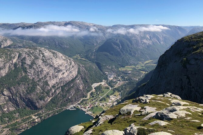 Guided hike to Kjerag and Kjeragbolten - The return hike is part of the challenge
