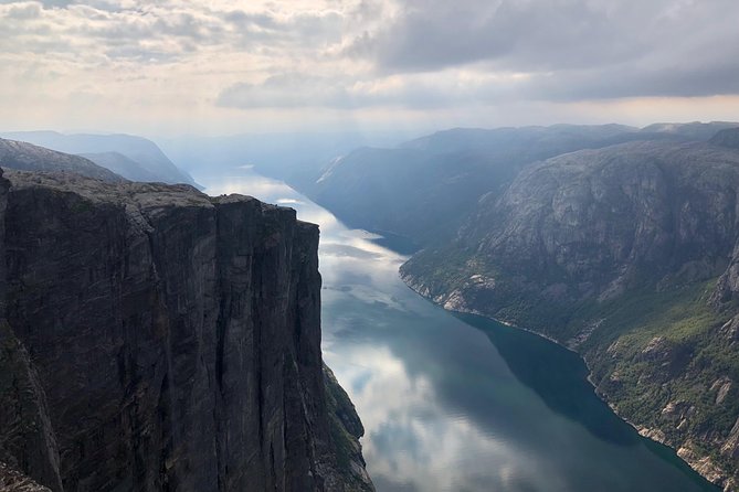 Guided hike to Kjerag and Kjeragbolten - A small group with room for real help