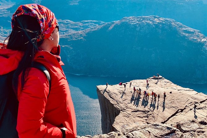Guided hike to Pulpit Rock Preikestolen - What the climb feels like