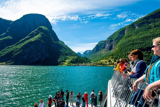 Guided Tour To Nærøyfjorden, Flåm And Stegastein - Viewpoint Cruise - Stegastein delivers the big final view