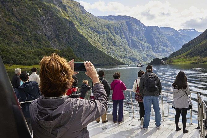 Guided Tour To Nærøyfjorden, Flåm And Stegastein - Viewpoint Cruise - What to bring and how to prepare