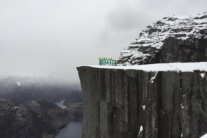 Guided winter hike to Pulpit Rock Preikestolen - Reaching the Preikestolen viewpoint