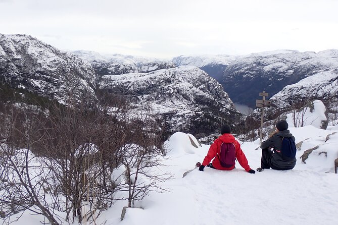 Guided winter hike to Pulpit Rock Preikestolen - Weather, clothing, and what to bring
