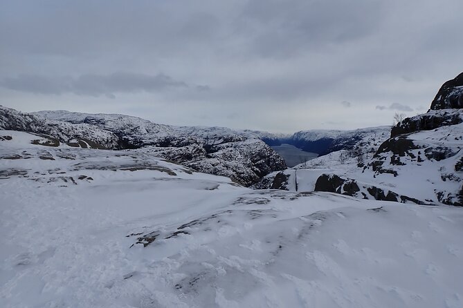 Guided winter hike to Pulpit Rock Preikestolen - The drive toward Lysefjord