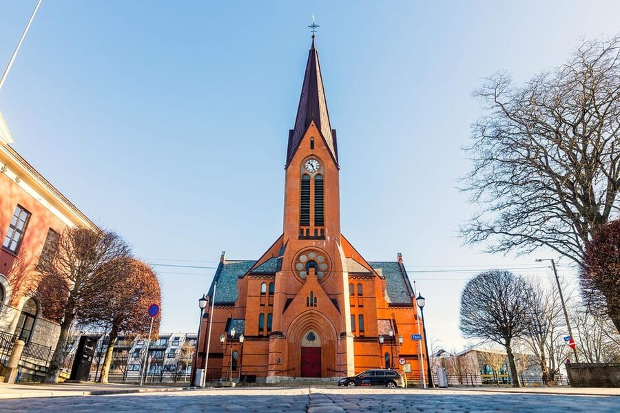 Haugesund: Guided Scenic Minibus tour of Haugesund - Harald Fairhair and the National Monument