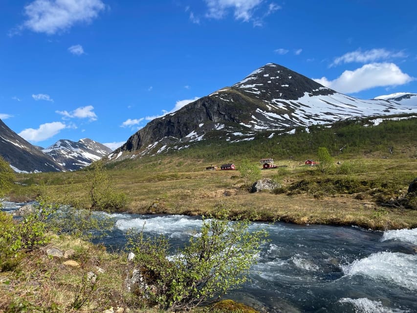 Hellesylt to Norangsdalen: Scenic E-Bike Tour - Lygnstøylvatnet and the ruins below the water