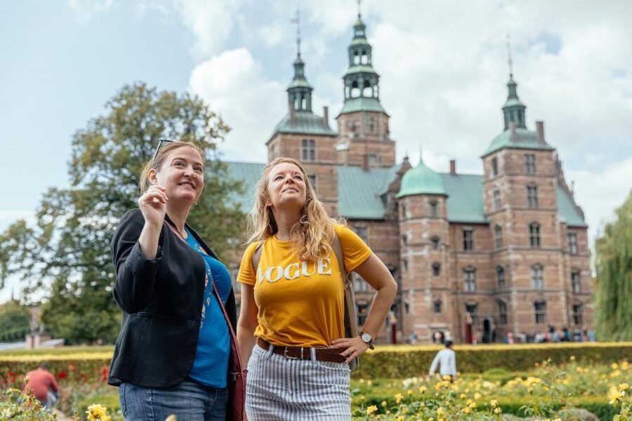 Highlights & Hidden Gems of Copenhagen Private Tour - A private start at Paludan Bog & Café